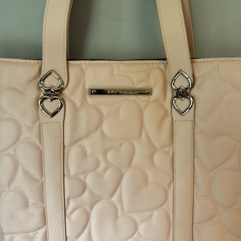 Betsey Johnson Blush Pink Faux Leather Quilted Heart Patterned Large Tote Bag - Picture 3 of 11